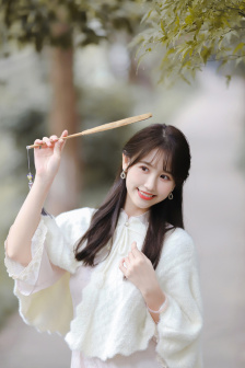 军训女生